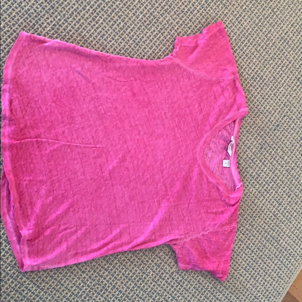 vineyard vines tshirt.